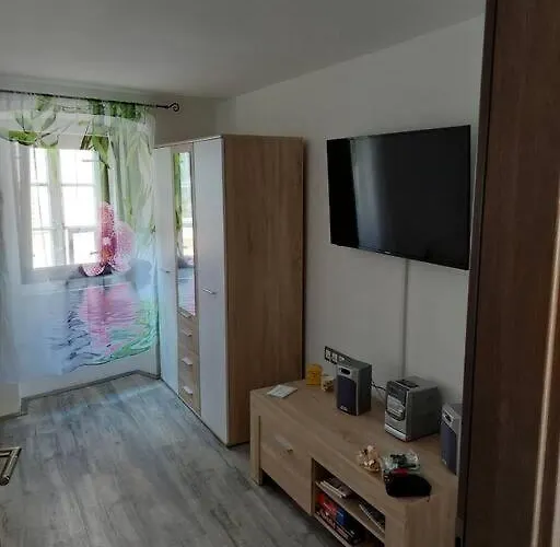 Semesterbostad Atraktivna Kuca Sa Saunom I Grijanim Jacuzzijem *