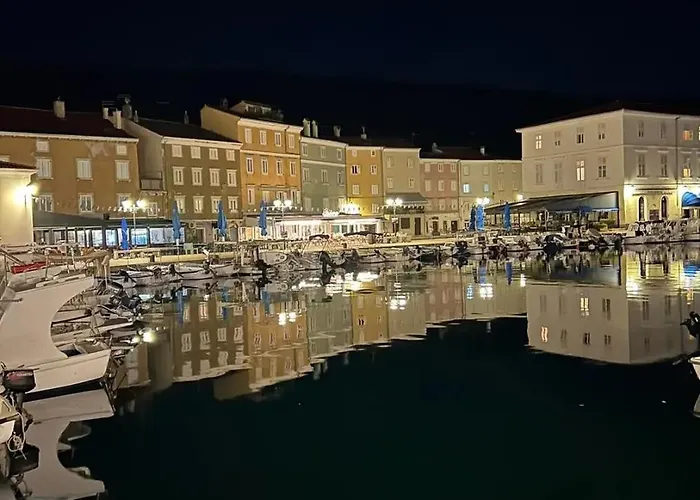 Semesterbostad Atraktivna Kuca Sa Saunom I Grijanim Jacuzzijem *