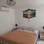 Atraktivna Kuca Sa Saunom I Grijanim Jacuzzijem Vakantiehuis