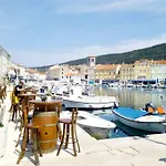 Atraktivna Kuca Sa Saunom I Grijanim Jacuzzijem Vakantiehuis *