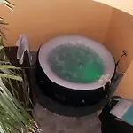 Atraktivna Kuca Sa Saunom I Grijanim Jacuzzijem *
