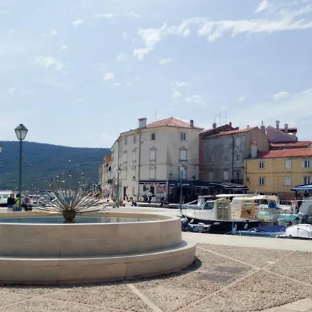Casa vacanze Atraktivna Kuca Sa Saunom I Grijanim Jacuzzijem Cres