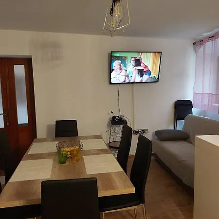 Atraktivna Kuca Sa Saunom I Grijanim Jacuzzijem Nyaraló *