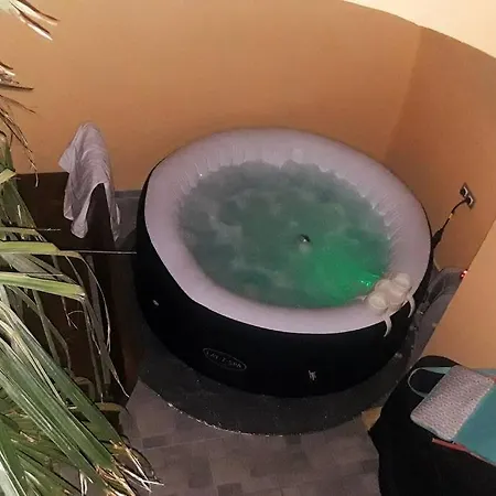 Atraktivna Kuca Sa Saunom I Grijanim Jacuzzijem *