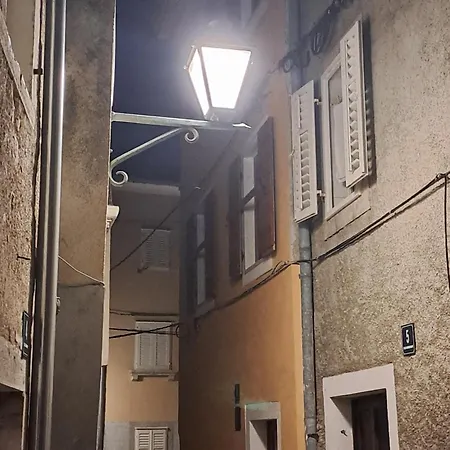Atraktivna Kuca Sa Saunom I Grijanim Jacuzzijem Casa vacanze Cres