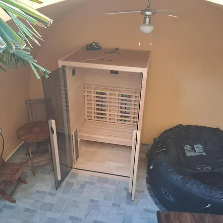 Atraktivna Kuca Sa Saunom I Grijanim Jacuzzijem