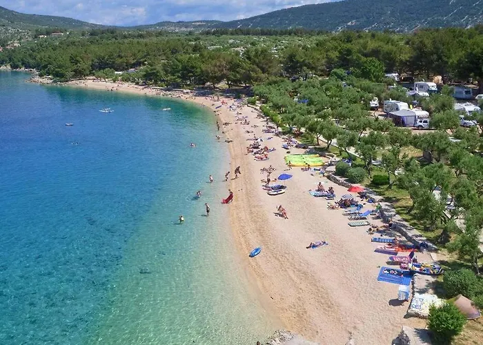 Feriehus Atraktivna Kuca Sa Saunom I Grijanim Jacuzzijem Cres