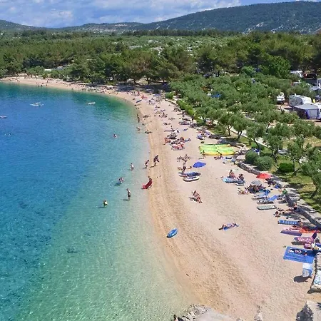 Ferienhaus Atraktivna Kuca Sa Saunom I Grijanim Jacuzzijem Cres