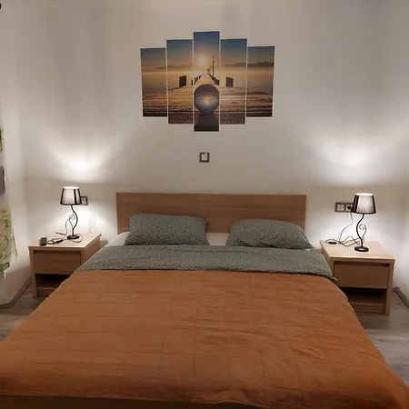 Atraktivna Kuca Sa Saunom I Grijanim Jacuzzijem Ferienhaus