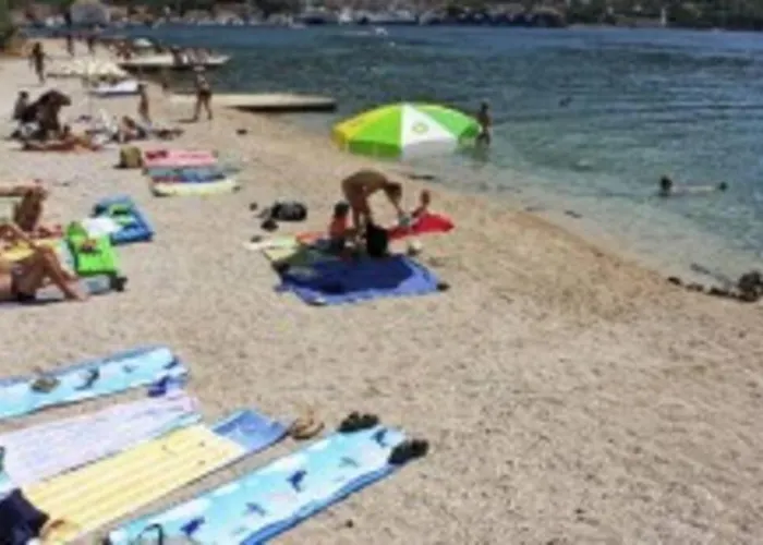 Atraktivna Kuca Sa Saunom I Grijanim Jacuzzijem Cres